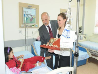 YÜCEL YAVUZ - Tıp Fakültesi Başhekimi Hastaların Bayramını Kutladı
