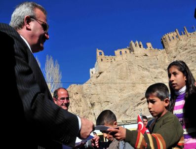 NURULLAH KAYA - Vali Karaloğlu, Hoşaplılarla Bayramlaştı