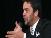 Beyaz canlı yayında fırsatı kaçırmadı dalgasını geçti