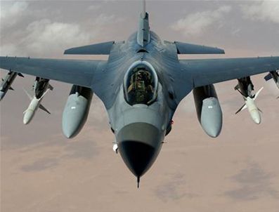 İsrail savaş uçakları Gazze'yi bombaladı