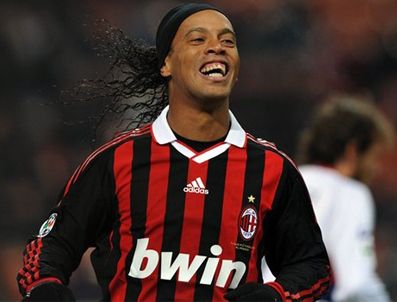RONALDİNHO - Ronaldinho: Milan'da kalmak istiyorum