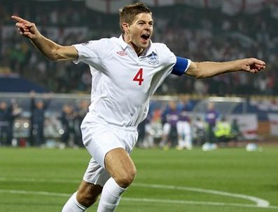 FABIO CAPELLO - Steven Gerrard 1 ay sahalardan uzak kalacak