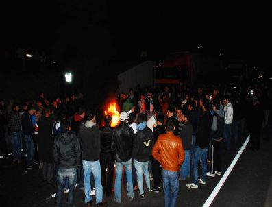 Kamyonetin Çarptığı Anne Ve Çocuğu Öldü