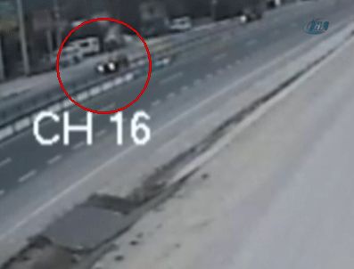 Kaza saniye saniye kameraya kaydedildi