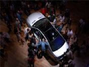 Lüks markalar yok sattı, standlarda müşteri araçları kaldı