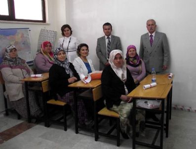 OSMAN HACıBEKTAŞOĞLU - Okuma Yazma Kursunu Bitirenlere Sertifika