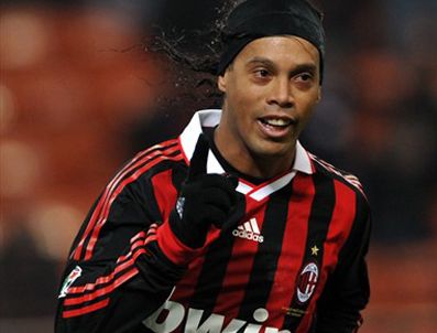 RONALDİNHO - Milan Ronaldinho'yu gözden çıkarmak üzere