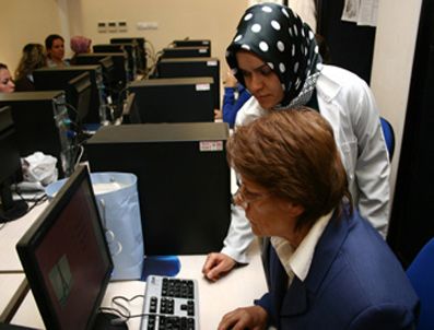 Toruna inat 75 yaşında bilgisayar kursu