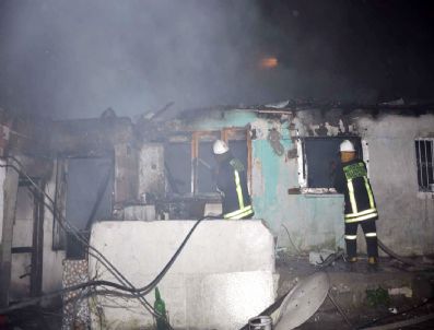 GÜRÇESME - İzmir'de Gecekondu Yangını
