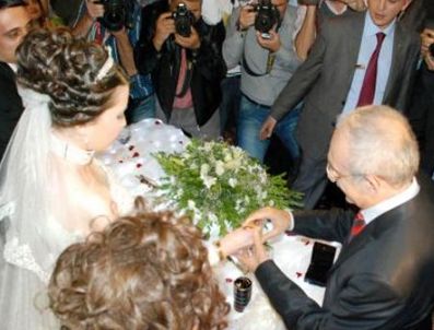 VEDAT MELIK - Kılıçdaroğlu aşiret düğününde moral buldu