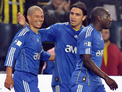 Fenerbahçe Kaptanı Alex'in 3000. Gol sevinci