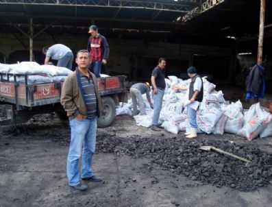 OSMAN TUNÇ - Edremit Kaymakamlığı'ndan 2 Bin 200 Aileye Kömür Yardımı