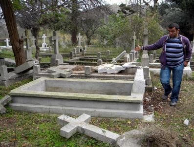 KAMURAN TAŞBILEK - Gökçeada'da Tahrip Edilen Rum Mezarları Onarıldı