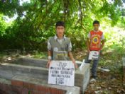 Mezar Taşlarını Parçaladılar