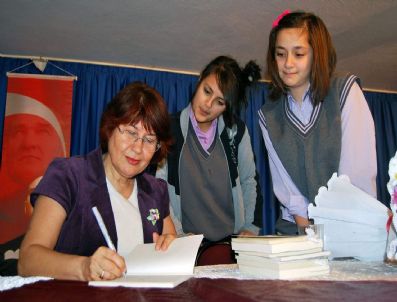 Yazar Gülsüm Cengiz Alaplı'da Öğrencilerle Söyleşti