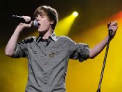 Justin Bieber törene damga vurdu