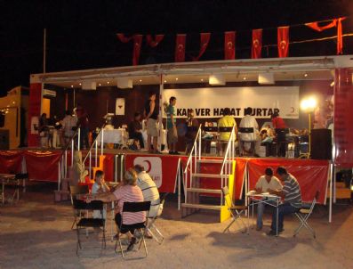 Kuşadalı Eğitimci Ve Deniz Tutkunlarından Kan Bağışına Destek