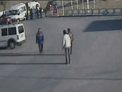 Minibüs yayayı biçti