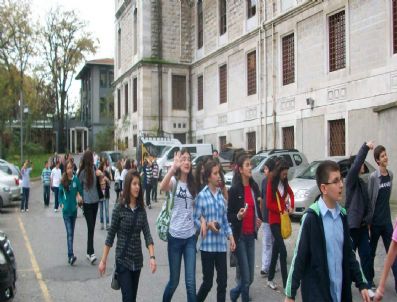SEVIYE BELIRLEME SıNAVı - Özel Şahin İlköğretim Okulu Öğrencileri İstanbul'da Okullarda İncelemede Bulundu