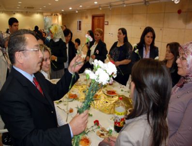 HAKKı DEVELI - Â€' Azim Öztürk'ten Seymer Öğretmenlerine Sürpriz