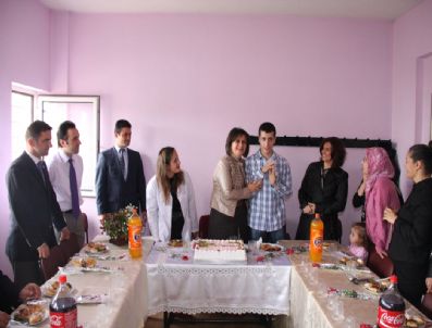 RECEP KıZıLCıK - Bayan Kızılcık'tan Otistik Çocuklar Merkezi'ne Ziyaret