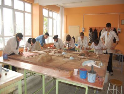 Bozüyük Kız Teknik Ve Meslek Lisesi Öğretmenlerinden Atatürk Köşesi