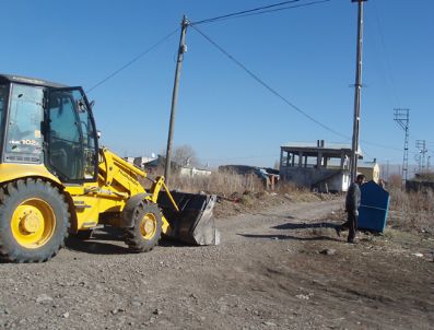 ARDAHAN BELEDIYESI - Ardahan Belediyesi İş Makina Parkını Güçlendirdi