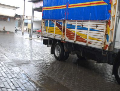 GÜNEŞLİ HAVA - Aydın'da Kış Yağmurları Başladı