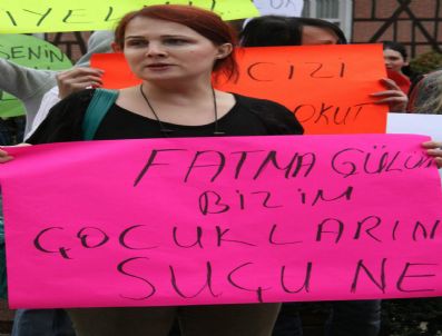 UCURTMAYı VURMASıNLAR - Bursalı Travestiler, Çocuk İstismarı İçin Eylem Yaptı