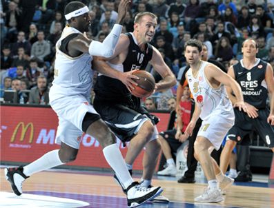 EFES PILSEN - Efes Pilsen: 84 - Union Olimpija: 78