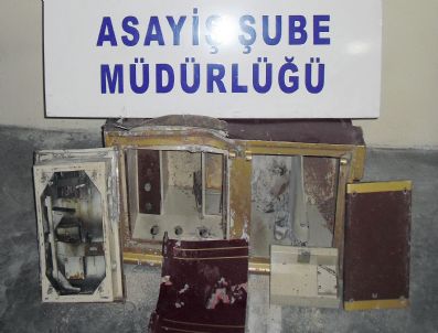 KARACAAHMET - 6 Dakikada Çalarak 3 Saate Parçaladıkları Kasa Boş Çıktı