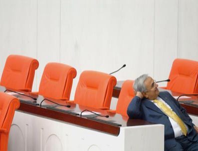 SADIK YAKUT - Vekiller gelmedi, TBMM 'aç-kapa' yaptı