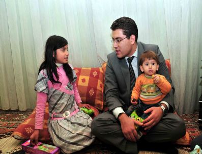 HÜSEYIN DEMIRBAŞ - Evi Yanan Aileye Van Valiliği Sahip Çıktı