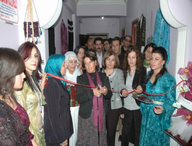 Van'da Kadın Dengbejler Derneği Açıldı