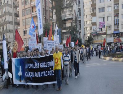 SIYAH ÇELENK - Adana'da 'Emperyalist Güçlerin Kalkanı Olmayacağız' Yürüyüşü