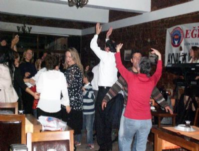 MUSTAFA NECATİ - Eğitim-iş'li Öğretmenler Doyasıya Eğlendi