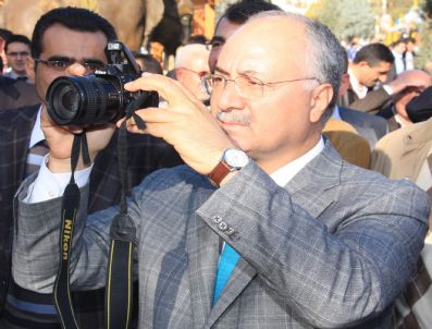 AKIF GÜLLE - Fotoğrafçı Vali