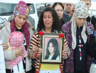 Kazada Ölen Liseli Kızın Arkadaşları Yolu Trafiğe Kapatmak İstedi