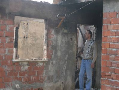 BEYCUMA - (özel Haber) Elektrik Kontağından Çıkan Yangın Evi Kül Etti