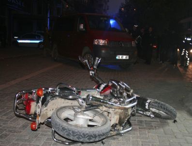 TANSU ÇILLER - (özel Haber) Minibüs Motosiklet İle Çarpıştı: 2 Yaralı