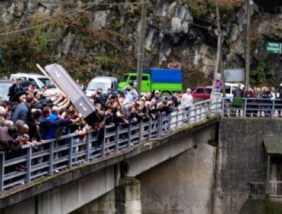 ÇEVRE VE ORMAN BAKANLıĞı - Rize'de Tabutlu Sit Alanı Tepkisi