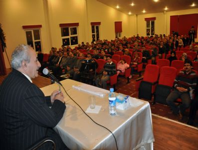 VEHBI VAKKASOĞLU - Eğitimci Yazar Vehbi Vakkasoğlu Gümüşhane'de Konferans Verdi