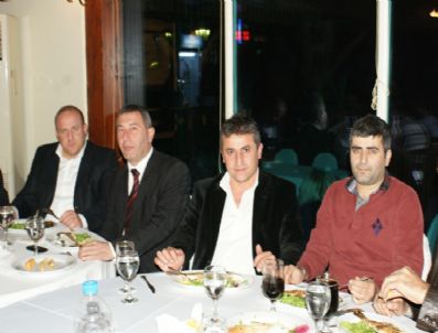 BORA GENCER - Kırkpınarspor'a Yönetimden Kutlama Yemeği