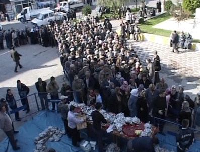 Bedava hamsi izdihamı