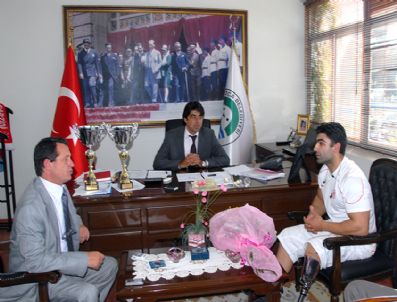 TOLGA MURAT BALıKÇı - Foçalı Herkül'den Belediye Başkanını Ziyaret Etti