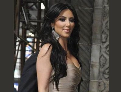 KARDASHİAN - Kim Kardashian Başkan Obama'ya fark attı