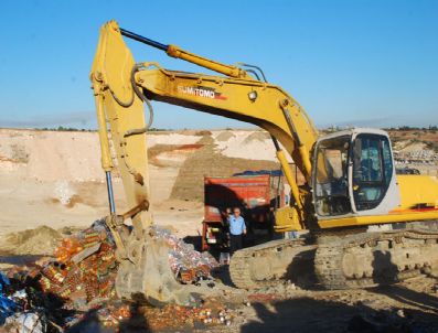 SOFULU - Adana'da 36 Ton Bozuk Meşrubat İmha Edildi