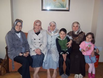 LOSEMI - Ak Partili Kadınlar Lösemeli Hastalarını Ziyaret Etti