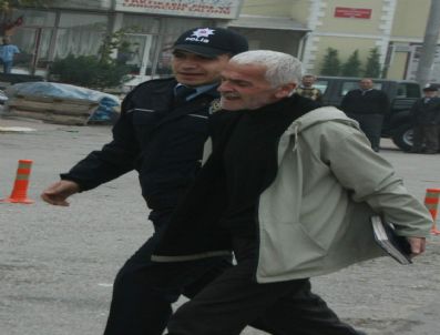 MASUKIYE - Ekmek Almak İçin Markete Girdi Arabası Çalındı