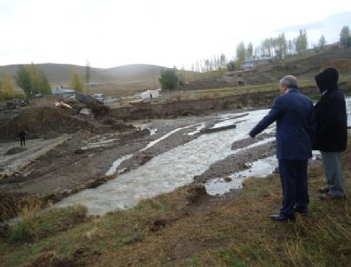 NURULLAH KAYA - Gürpınar Kaymakamı Kaya Köydes Çalışmalarını Denetledi